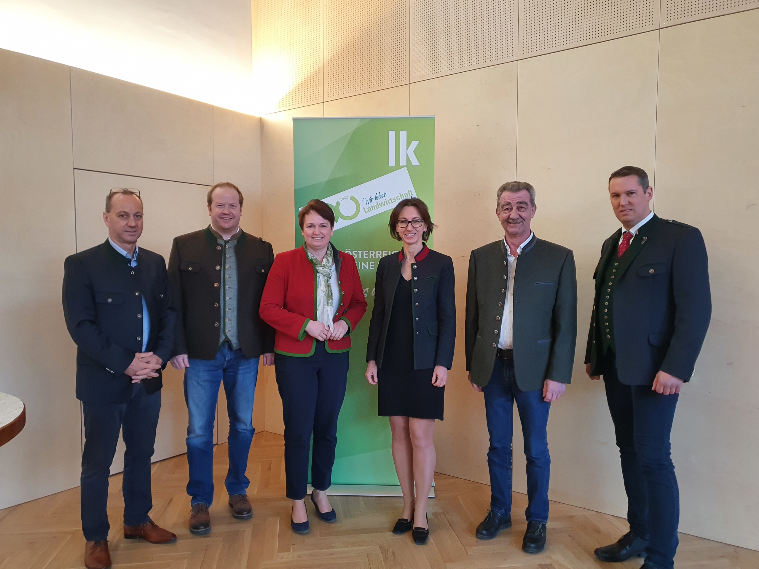 von links: FD DI Werner Löffler, DI Thomas Tesar, Vizepräsidentin Andrea Wagner, DI Dagmar Karisch- Gierer, Nobert Hüttler, Obmann BBK Lilienfeld Rudolf Buchner